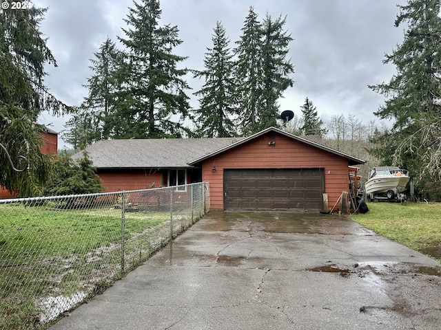 view of front facade featuring a garage and a front yard