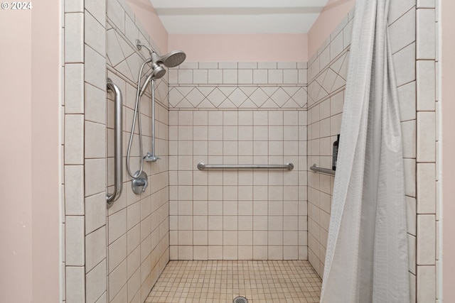 bathroom featuring a shower with curtain