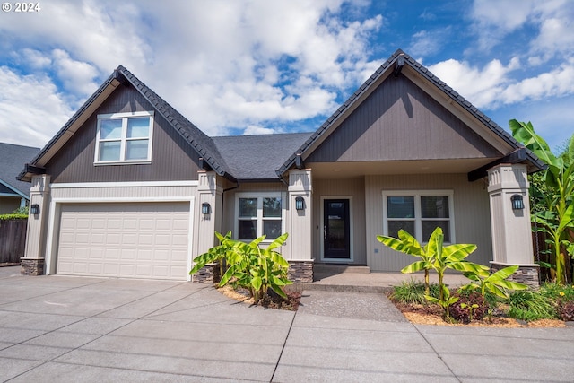 view of front facade featuring a garage