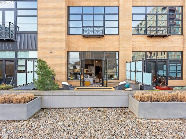 view of patio with an outdoor fire pit