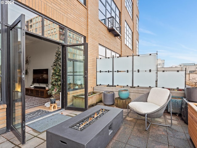 view of patio with an outdoor fire pit