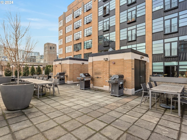 view of patio / terrace featuring outdoor dining space, an outdoor kitchen, and area for grilling