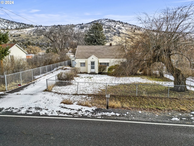 view of front facade with a mountain view