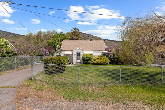 5851 Wocus Rd, Klamath Falls, OR 97601 - view of front facade with asphalt driveway