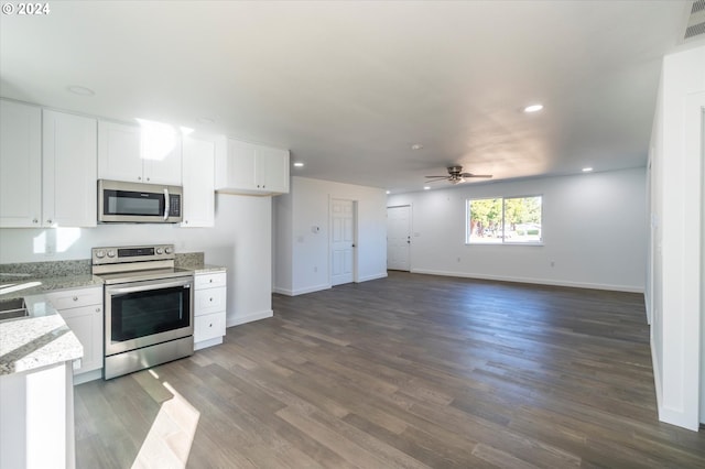 kitchen with stainless steel appliances, ceiling fan, baseboards, recessed lighting, and dark wood finished floors