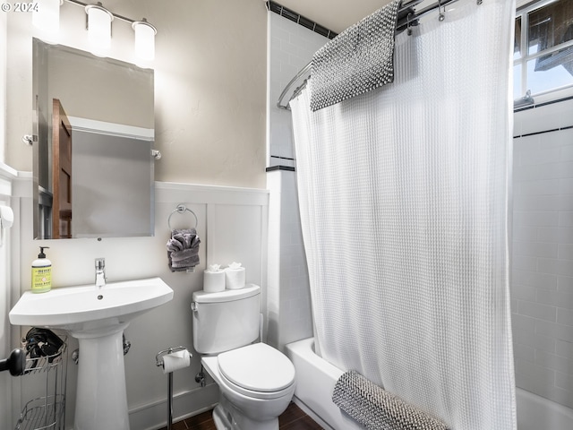 1506 NW Awbrey Rd, Bend, OR 97703 - bathroom featuring shower / tub combo and toilet