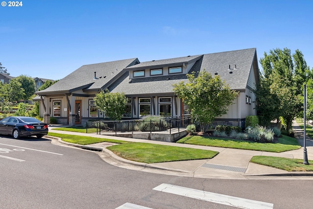 view of front of home featuring a front lawn