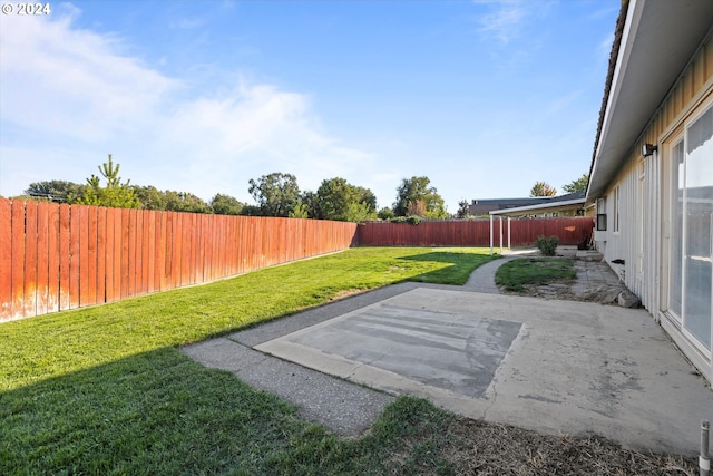 view of yard with a patio