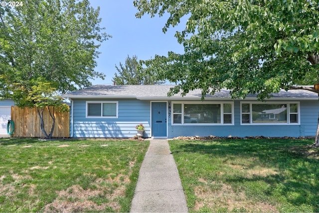 ranch-style home with a front yard