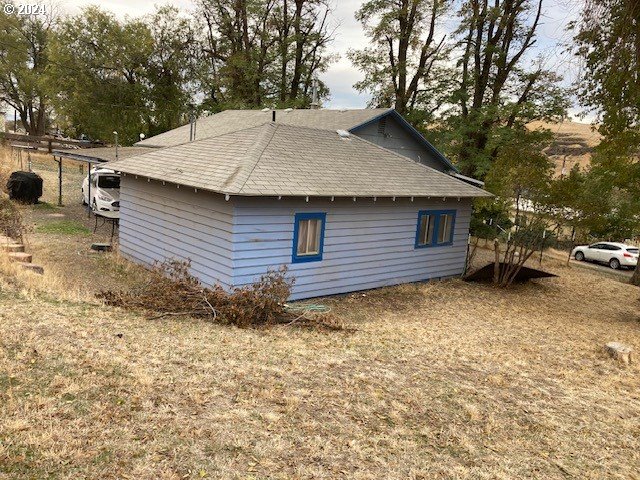 view of side of property