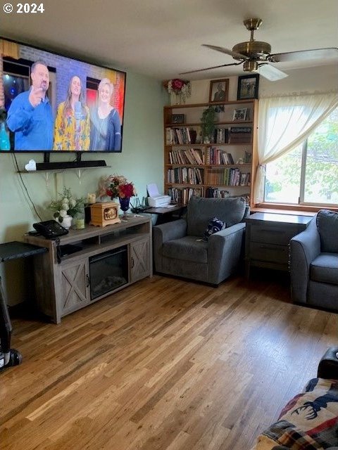 living room with hardwood / wood-style flooring and ceiling fan