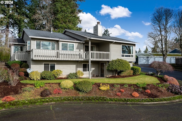 view of front of house with a balcony