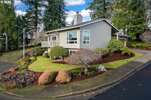 exterior space featuring a front yard