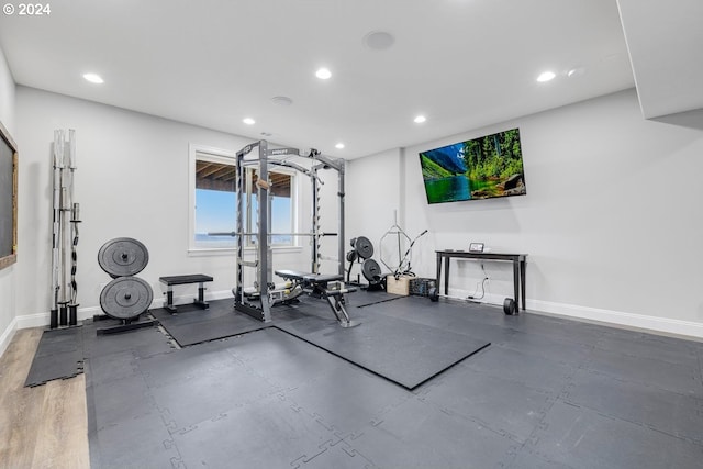 exercise area featuring recessed lighting and baseboards