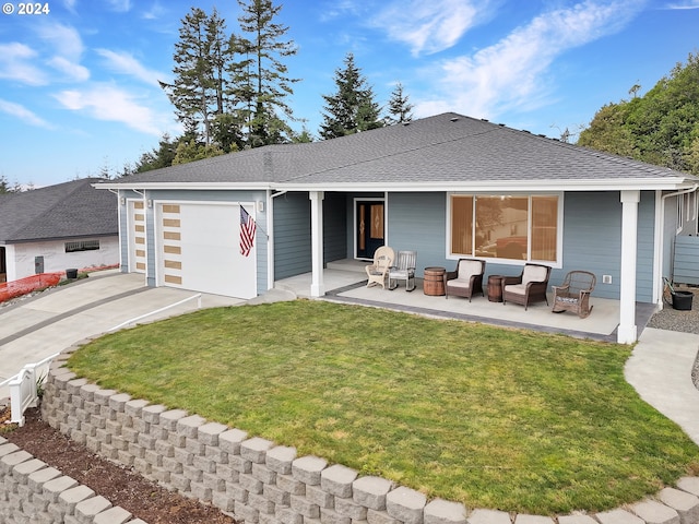 view of front facade with a front lawn, an attached garage, driveway, and a shingled roof