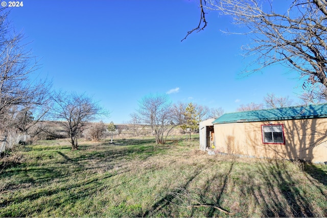 view of yard with a rural view