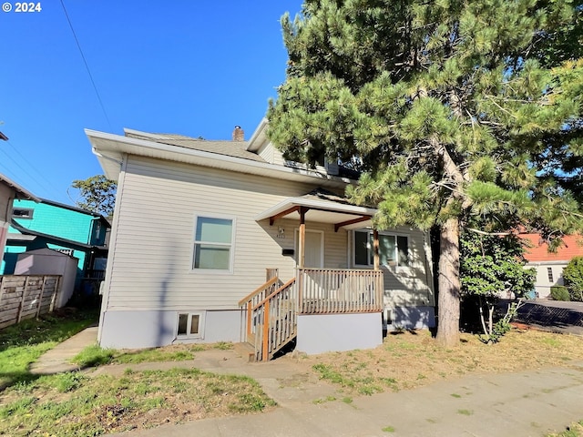 view of front of property featuring covered porch