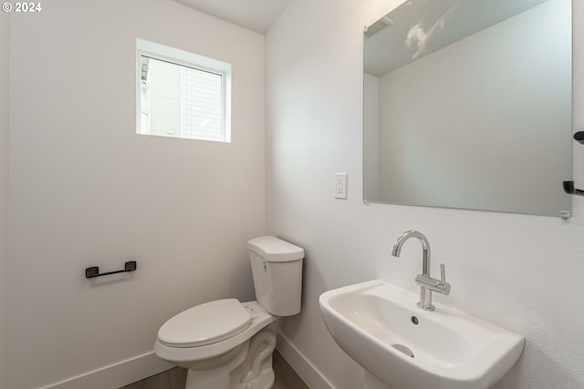 bathroom featuring toilet and sink