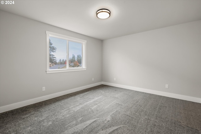 unfurnished room featuring carpet floors