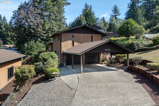 view of front of property featuring a garage