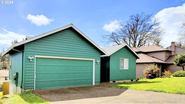 ranch-style home featuring a front yard