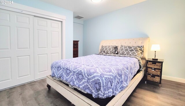 bedroom featuring dark hardwood / wood-style flooring and a closet