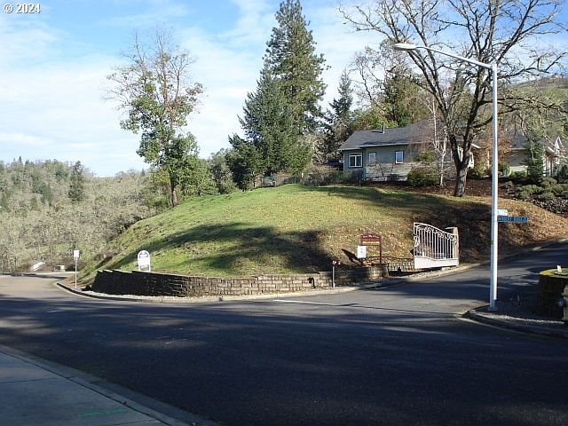 1710 NE Reagan Dr, Roseburg OR, 97470 land for sale