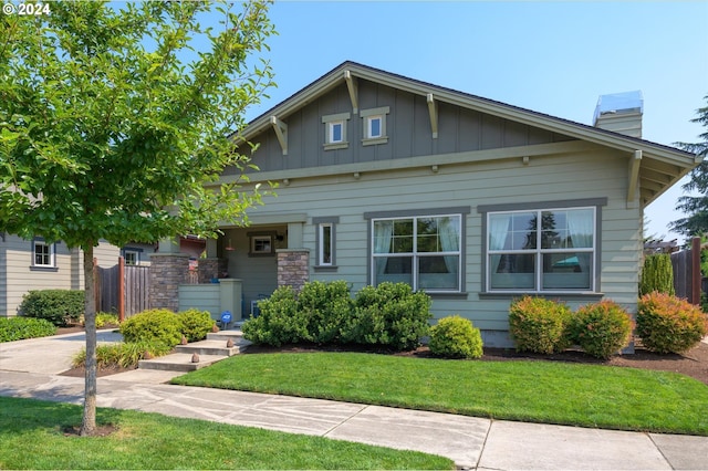 view of front of house with a front yard