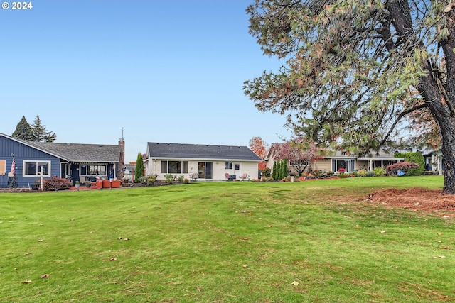 view of front of house with a front lawn