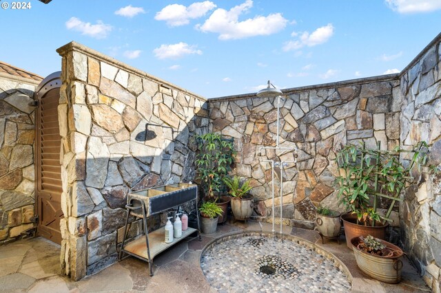 26590 SW French Oak Dr, West Linn, OR 97068 - view of patio