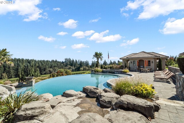 26590 SW French Oak Dr, West Linn, OR 97068 - view of swimming pool with a patio, an infinity pool, and an in ground hot tub