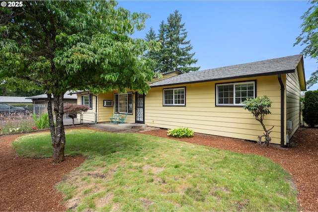 266 NE 193rd Ave, Portland, OR 97230 - ranch-style home with a front lawn