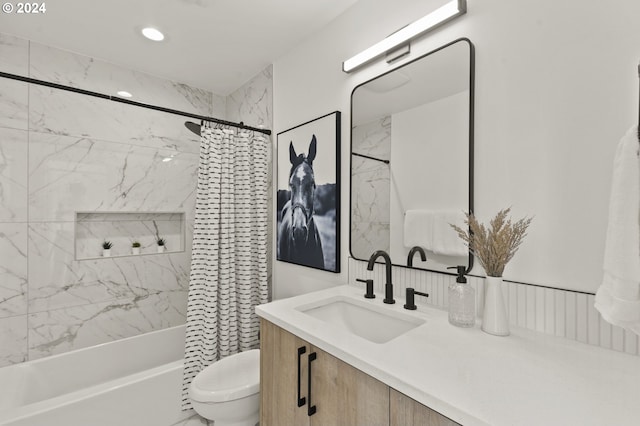7617 SE Clackamas St, Milwaukie, OR 97222 - bathroom with toilet, shower / bath combo with shower curtain, and vanity