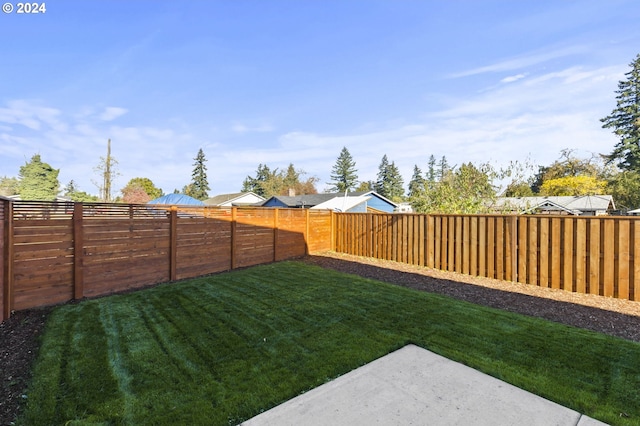 7617 SE Clackamas St, Milwaukie, OR 97222 - view of yard featuring a patio area