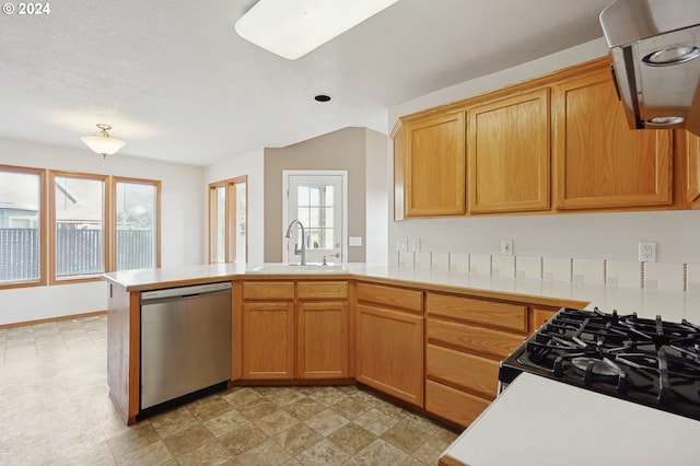 kitchen featuring dishwasher, kitchen peninsula, sink, and gas range