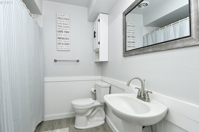 bathroom featuring sink, a shower with curtain, wood-type flooring, and toilet