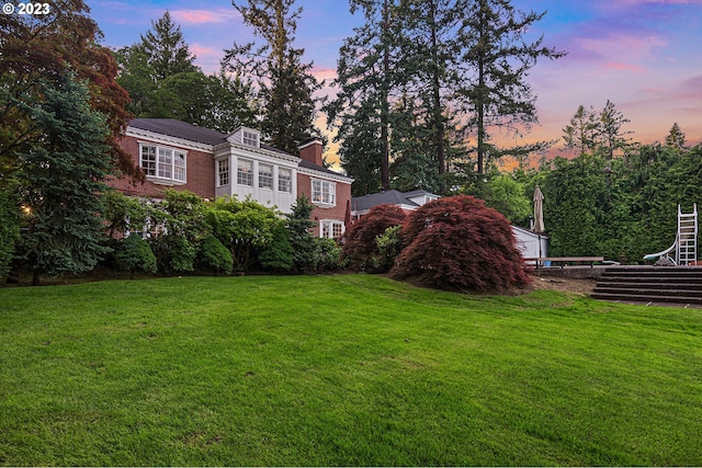 view of yard at dusk