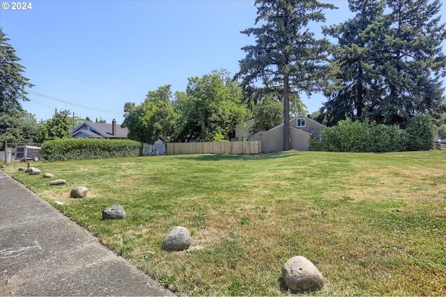 Listing photo 2 for 4120 NE Cully Blvd, Portland OR 97218