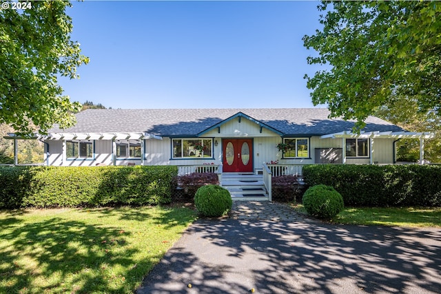 view of front of home featuring a porch and a front yard