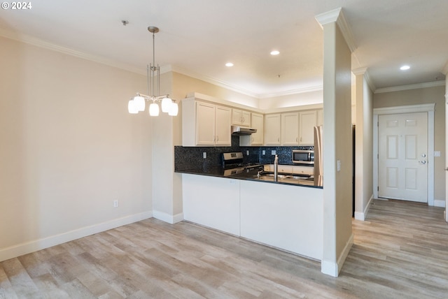 kitchen featuring light wood-type flooring, stainless steel appliances, hanging light fixtures, and ornamental molding