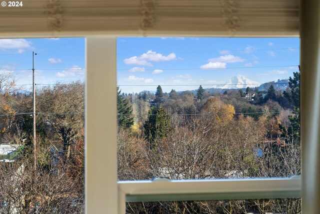 interior details featuring a mountain view