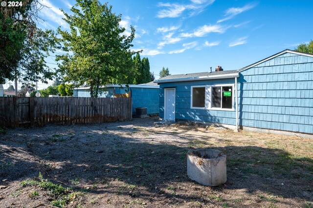 view of yard featuring cooling unit