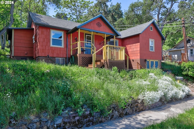 view of front of house featuring a wooden deck