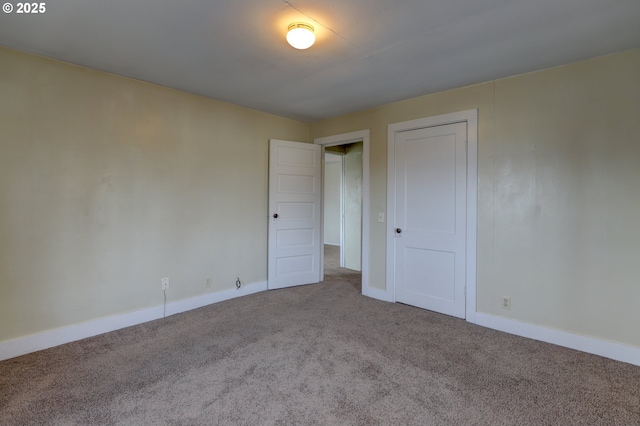 unfurnished bedroom featuring carpet, a closet, and baseboards