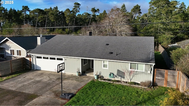 view of front facade featuring a front lawn and a garage