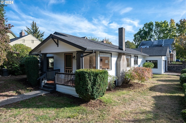 view of front facade with a front yard and a porch