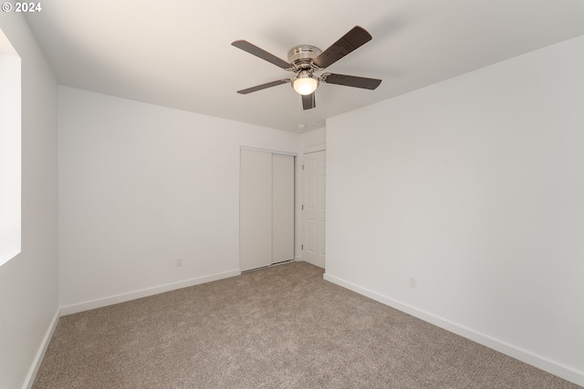 spare room with carpet flooring and ceiling fan