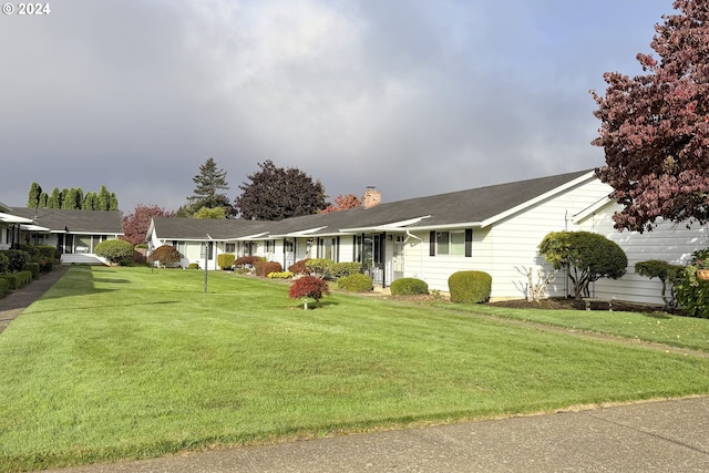 ranch-style home with a front yard