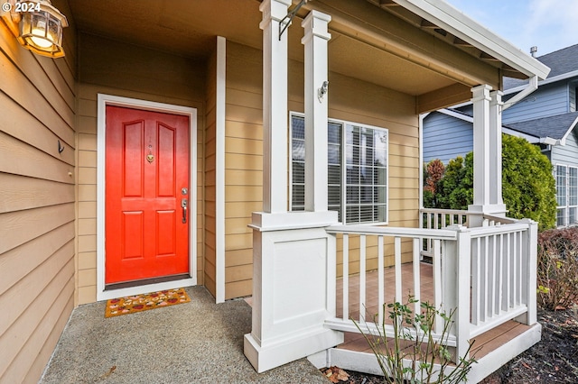 entrance to property featuring covered porch