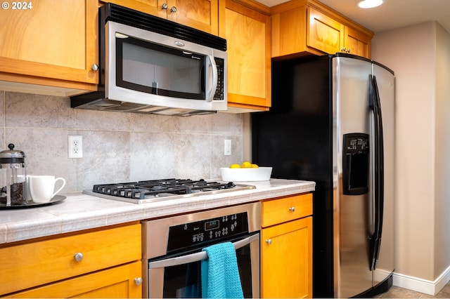 kitchen featuring tasteful backsplash and stainless steel appliances